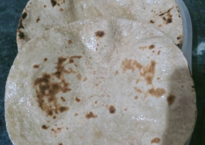 Recipe of Homemade Wheat floor chapati 😋 - New Recipes to try at home