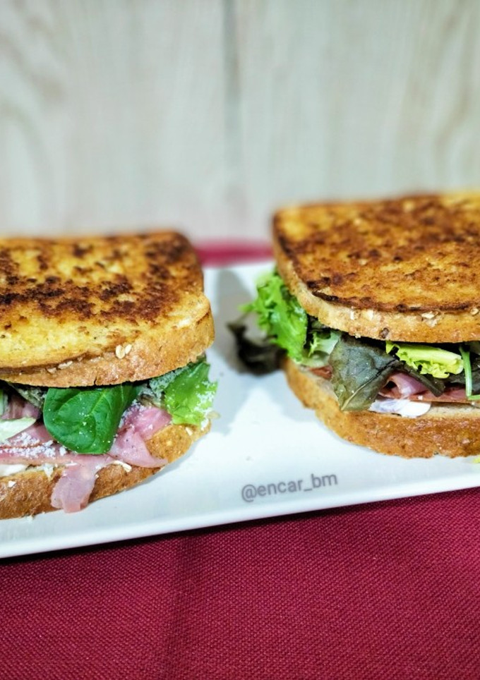 Una foto de Sándwich de pastrami