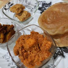 A picture of Poori paneer.