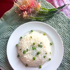 A picture of Garlic Matar rice.