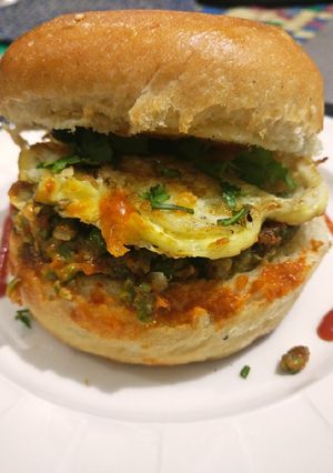 A picture of Cheese, egg, veggies stuffed burger.