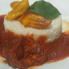 A picture of Catfish stew with white rice.