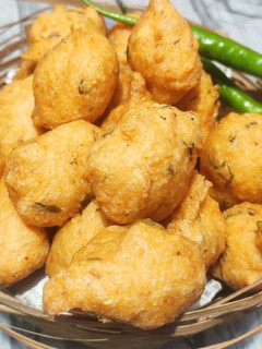 उड़द दाल बड़ा (Urad Dal Bada recipe in hindi) रेसिपी मुख्य फोटो