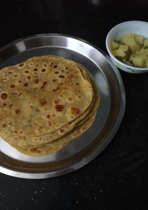A picture of Aachari aloo paratha.