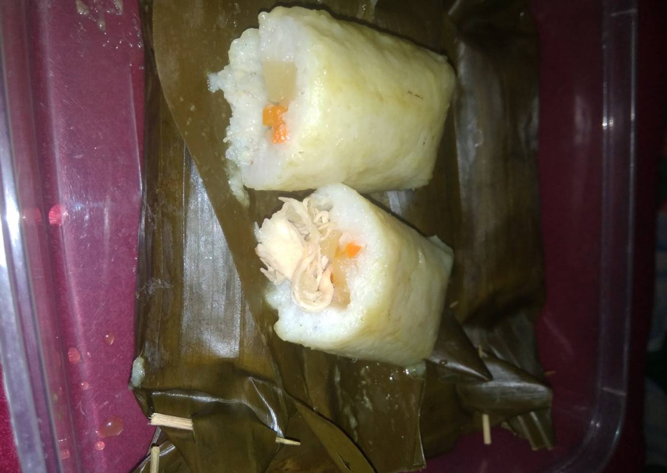 Lontong isi sayuran dan ayam