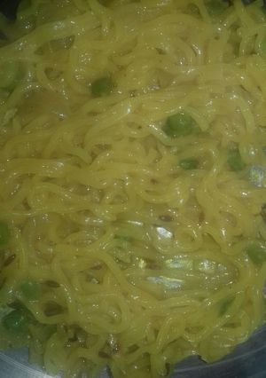 A picture of Fried maggi.
