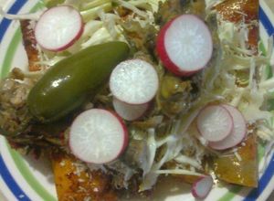 Una foto de Enchiladas rojas con pollo en asado