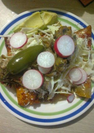 Una foto de Enchiladas rojas con pollo en asado