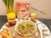 A picture of onion broth