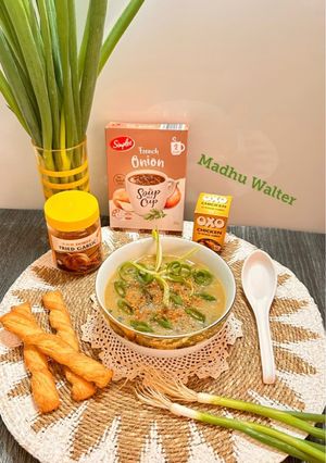 A picture of Green Onion and Potato Soup.