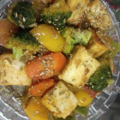A picture of Stir fry tofu with veggies.