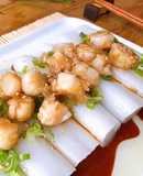 Bánh Cuốn Phủ Sò Điệp Sốt Xì Dầu