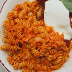 A picture of Pasta in red sauce.