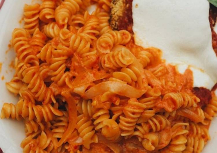 Pasta in red sauce