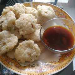 A picture of Cireng nasi sambel rujak.