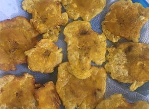 Una foto de Torrejas o tostones de plátano macho