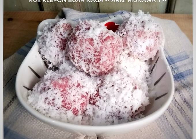 Bagaimana Membuat Kue Klepon Buah Naga ala Ratih, Enak Banget