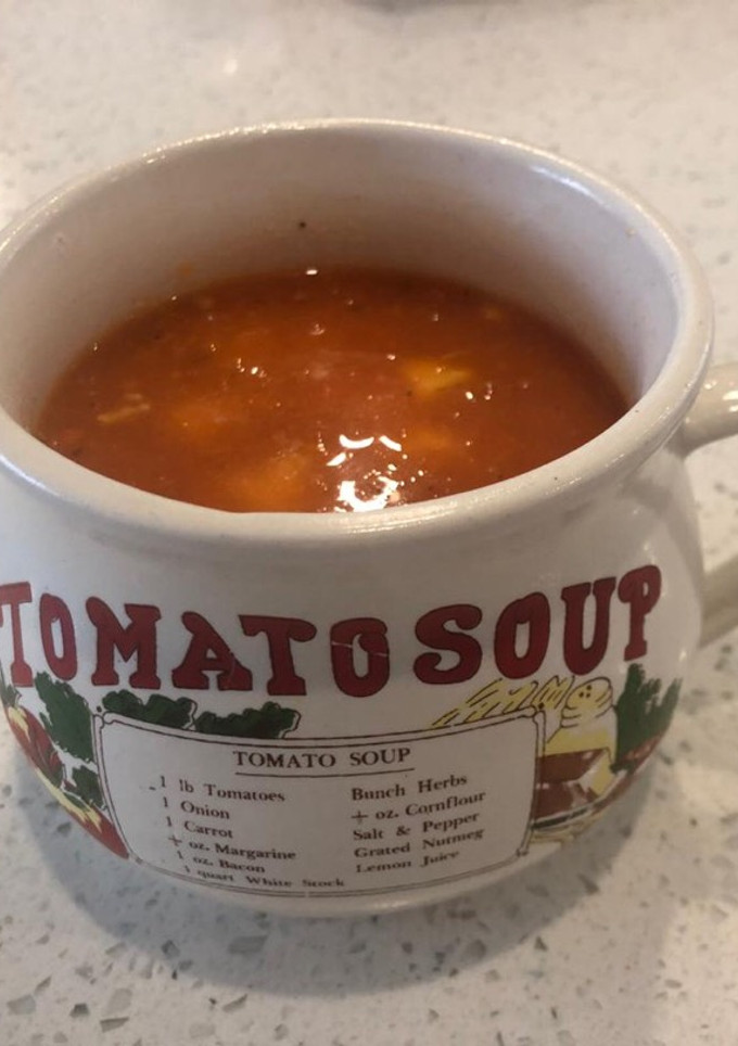Una foto de Sopa de tomates naturales