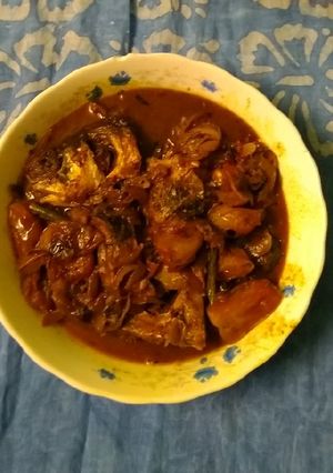 ইলিশ মাছের মাথা দিয়ে টমেটো কষা রেসিপির প্রধান ছবি
