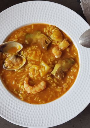 Una foto de Arroz marinero con alcachofas