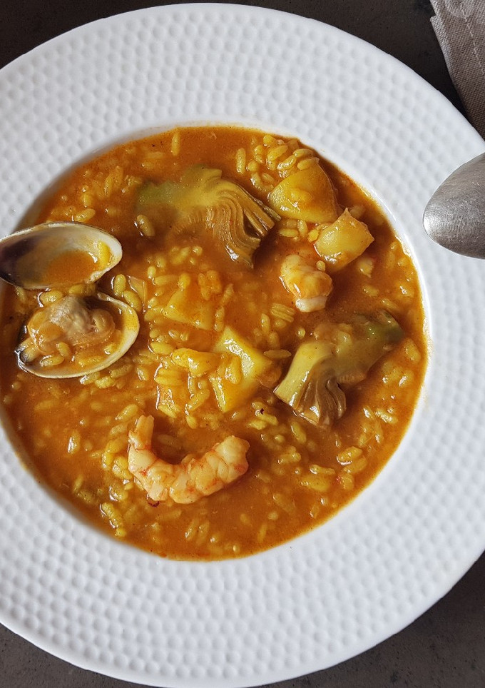 Una foto de Arroz marinero con alcachofas