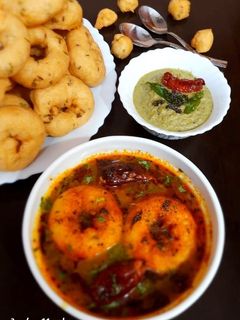 सांबर बड़े(Sambhar Bade recipe in hindi) रेसिपी मुख्य फोटो