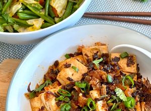 Hình của món Đậu hủ sốt nấm sa tế chay+ rau xào.