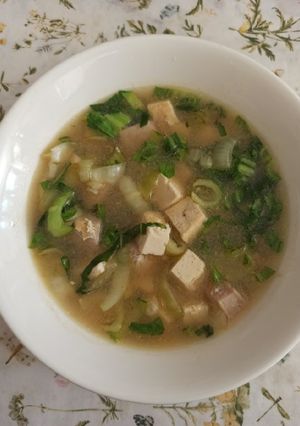 Una foto de Ramen de atún y tofu