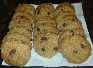 Una foto de Galletas de avena con chispas de chocolate, girasol y azúcar rubia