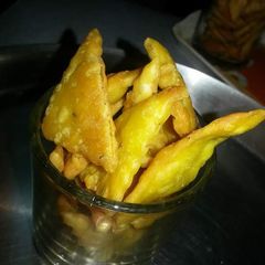 A picture of Yellow papdi.
