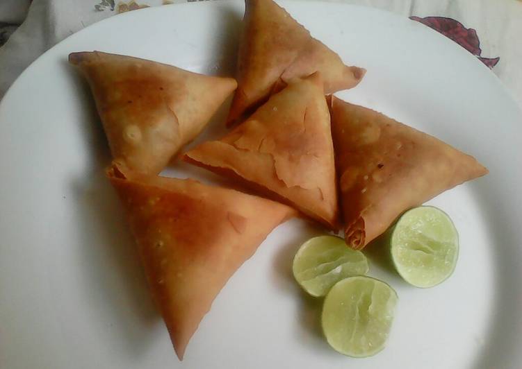 Mince meat samosa