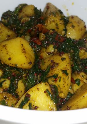 A picture of Spinach Potato fry.