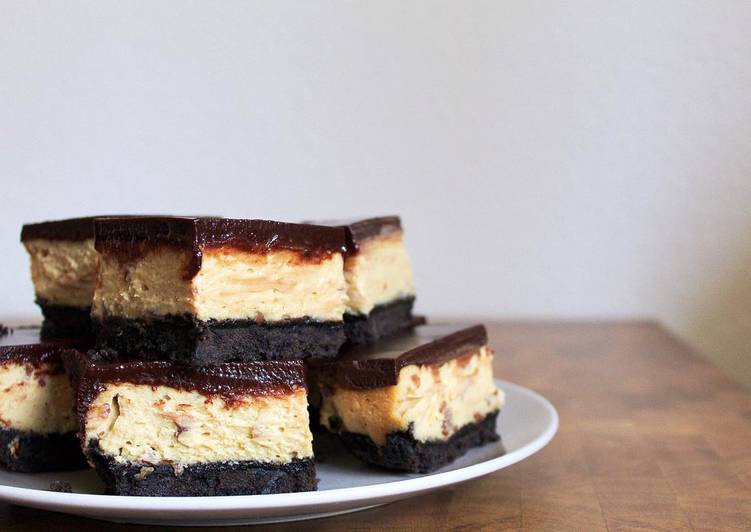 Recipe of Appetizing Oreo, chocolate and peanut butter cheesecake bars