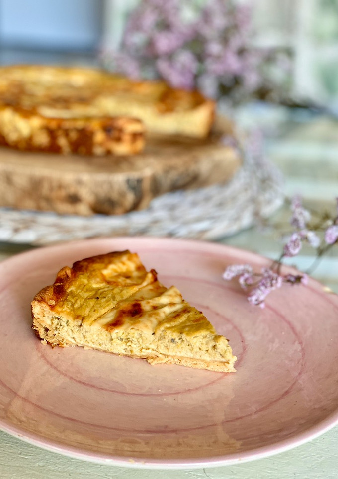 Una foto de Quiche ligera con las hojas del puerro