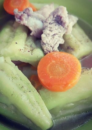 รูปของ แกงจืดมะระ+แครอทกับซี่โครงหมูอ่อน (คลีน)​