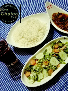 A picture of White rice with Mongolian chicken stew,Green salad and champman.