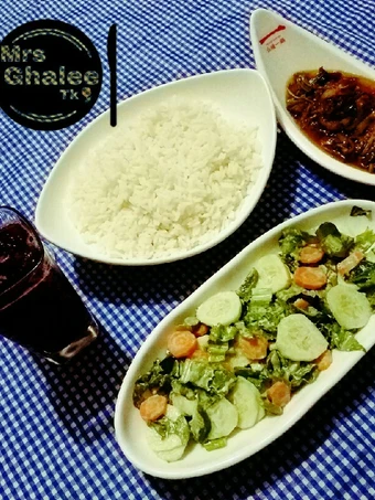 Easy Way Prepare White rice with Mongolian chicken stew,Green salad and champman the Delicious Appealing