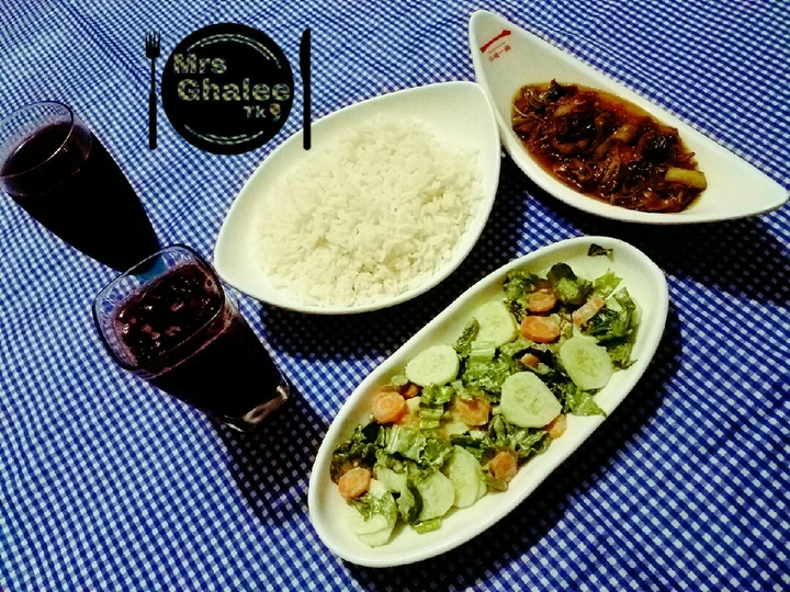 Easy Way Prepare White rice with Mongolian chicken stew,Green salad and champman the Delicious Appealing
