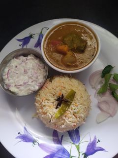 நெய் சாதம் & தாள்சா & தயிர் பச்சடி செய்முறை முக்கிய புகைப்படம்