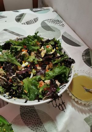 Foto de Salada de Frango com Abacate e Feta