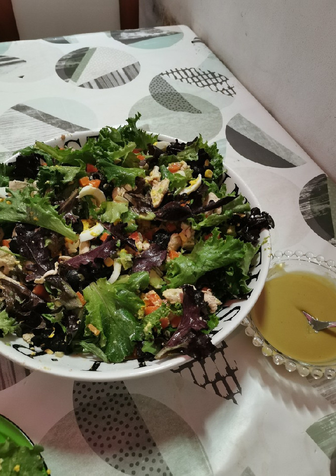 Foto de Salada de Frango com Abacate e Feta