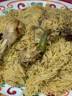 A picture of Chicken pulao.