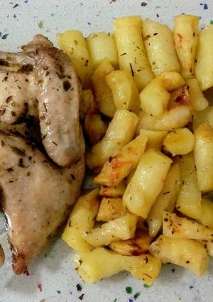 Foto principal de Picantón al vapor con tubos de patatas, pimientos y chalotas