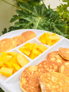 A picture of Pooray with Mango.