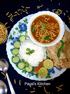 સેવ ટામેટા નું શાક (Sev Tameta Shak Recipe In Gujarati) રેસીપી મુખ્ય ફોટો