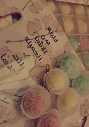 صورة لوصفة كرات جوز الهند رافايلو