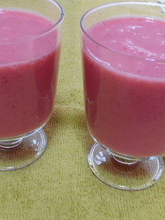 Una foto de Batido de fresa y plátano