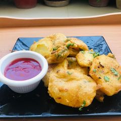 Masala aloo pakora A picture of Masala aloo pakora.