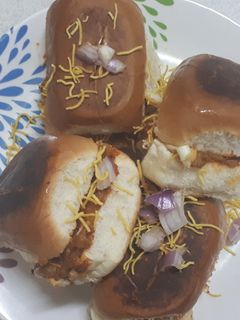 દાબેલી (Dabeli Recipe In Gujarati) રેસીપી મુખ્ય ફોટો