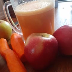 A picture of Apple Carrot juice.